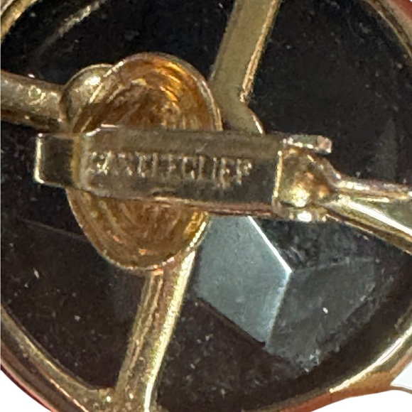 CASTLELIFF Elegant Black Stud Earrings - Picture 5 of 6